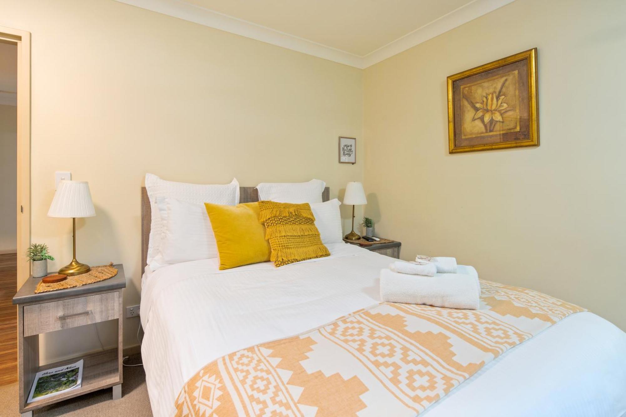 The Guesthouse Малени Екстериор снимка